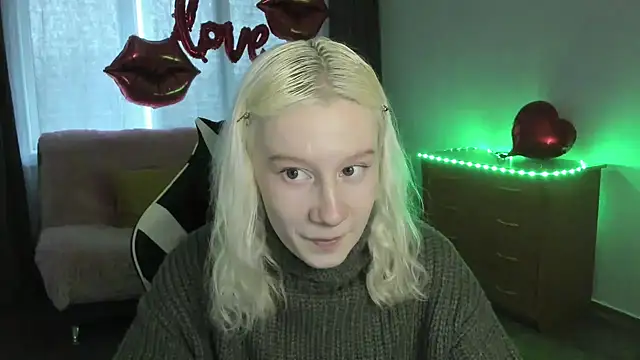 Snapshot of EnigmaSee chatting on April 13, 2:06 am EnigmaSee online show from April 13, 2:06 am
