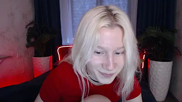 Snapshot of EnigmaSee chatting on April 23, 12:51 pm EnigmaSee online show from April 23, 12:51 pm
