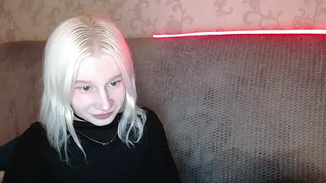 Snapshot of EnigmaSee chatting on May 1, 4:55 pm EnigmaSee online show from May 1, 4:55 pm