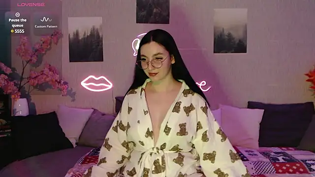 Fluffy Tiffy online show from January 10, 5:05 am