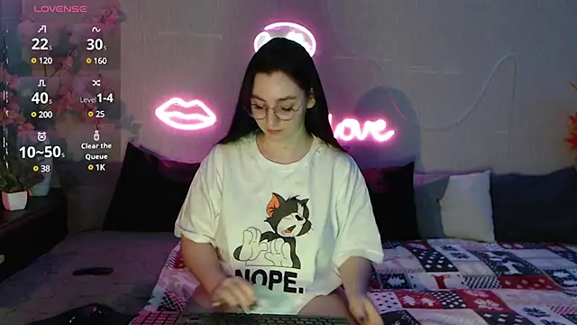 Fluffy Tiffy online show from January 20, 2:01 am