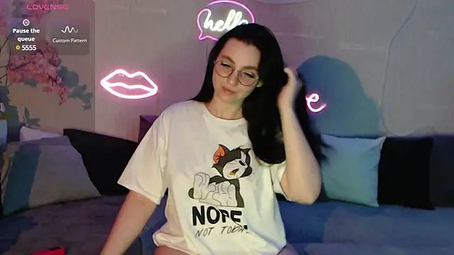 Fluffy Tiffy online show from January 23, 7:54 am