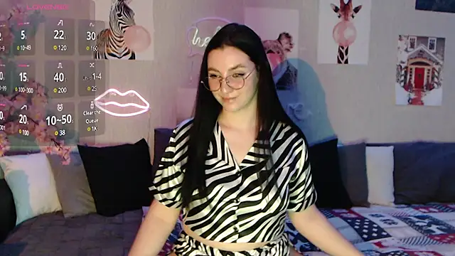 Fluffy Tiffy online show from February 4, 5:10 am