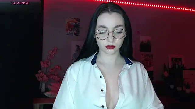 Fluffy Tiffy online show from March 13, 12:05 am