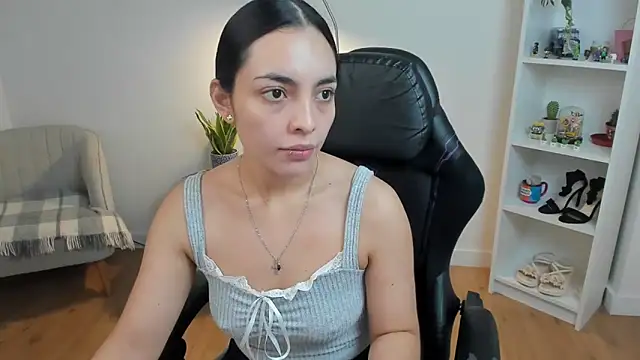 Snapshot of _BellaEvans_ chatting on February 13, 5:58 am BellaEvans online show from February 13, 5:58 am