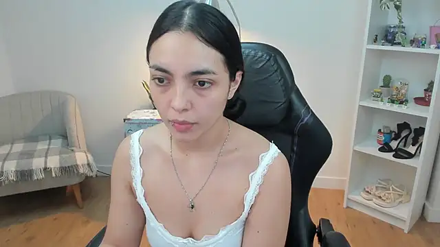 Snapshot of _BellaEvans_ chatting on February 25, 5:50 am BellaEvans online show from February 25, 5:50 am