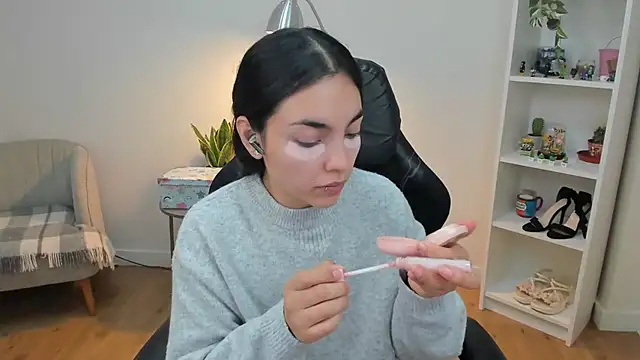 Snapshot of _BellaEvans_ chatting on February 28, 5:52 am BellaEvans online show from February 28, 5:52 am