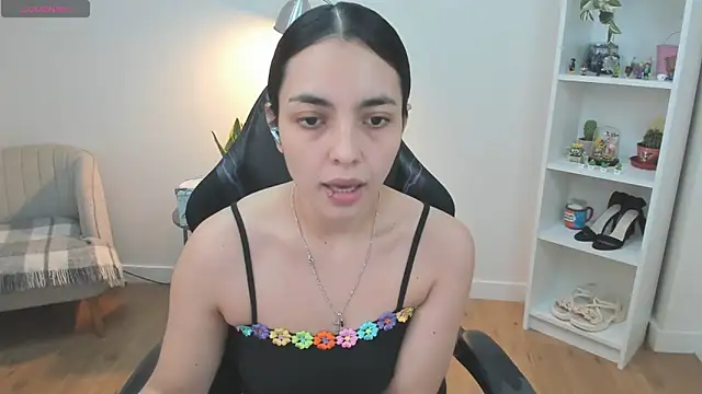 Snapshot of _BellaEvans_ chatting on March 9, 5:55 am BellaEvans online show from March 9, 5:55 am