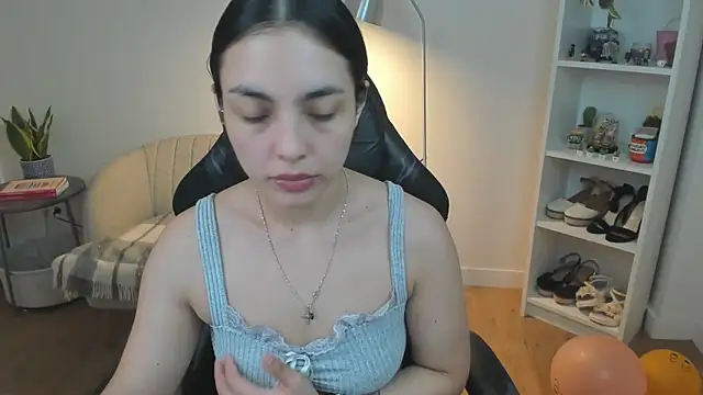 Snapshot of _BellaEvans_ chatting on March 23, 5:55 am BellaEvans online show from March 23, 5:55 am