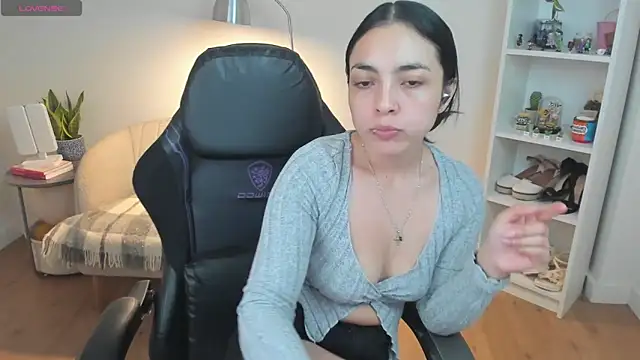 Snapshot of _BellaEvans_ chatting on March 27, 5:46 am BellaEvans online show from March 27, 5:46 am