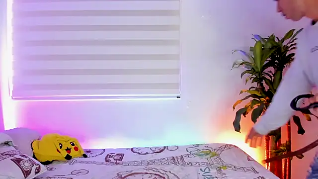 aldrinwhite online show from September 29, 6:13 pm