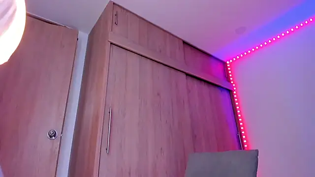 aldrinwhite online show from February 5, 5:39 pm