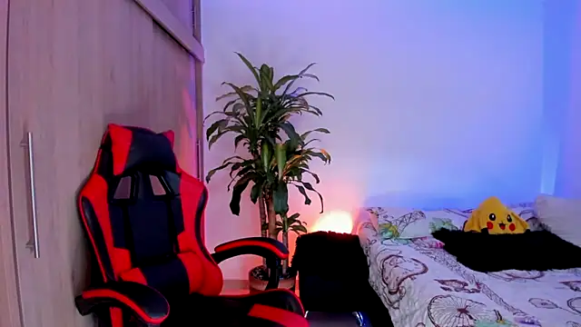 aldrinwhite online show from March 7, 8:06 pm