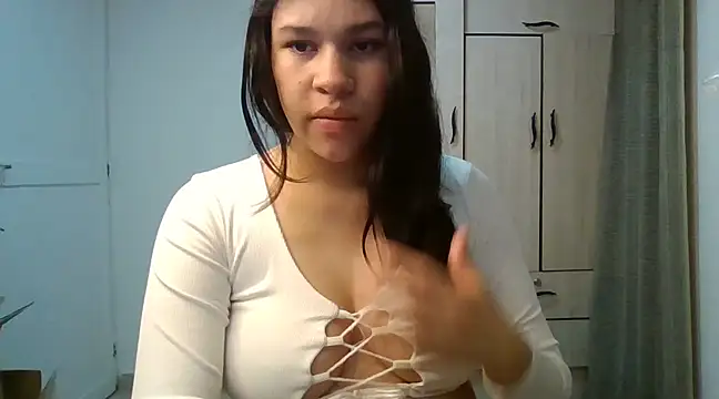 Snapshot of Indirasex_44 chatting on February 9, 4:57 am Indirasex 44 online show from February 9, 4:57 am