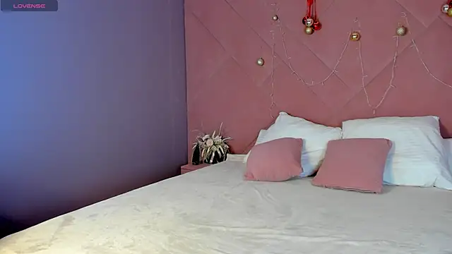 Snapshot of Anna_Robinson chatting on December 30, 1:04 am Anna Robinson online show from December 30, 1:04 am