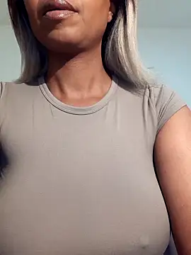 Snapshot of realsquirter chatting on February 14, 9:39 am realsquirter online show from February 14, 9:39 am