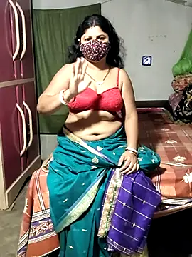 Snapshot of Mourani24 chatting on April 13, 11:43 pm Mourani24 online show from April 13, 11:43 pm