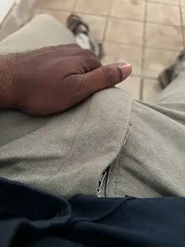 Snapshot of A-mira chatting on October 8, 9:18 am A-mira online show from October 8, 9:18 am