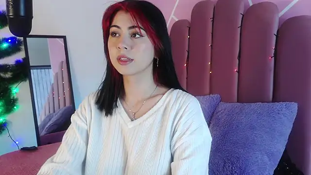 Zoe Benson online show from December 19, 12:45 pm