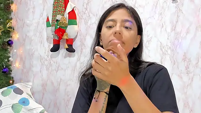 BarbieHotLaura online show from December 18, 2:38 pm