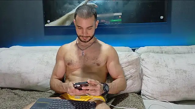 Crhis N Derek online show from October 31, 3:51 am