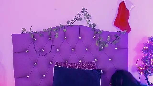 Nyx nayla online show from December 19, 7:18 pm