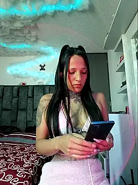 Snapshot of Nicole420squirt chatting on October 11, 5:11 pm Nicole420squirt online show from October 11, 5:11 pm