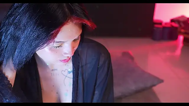 Snapshot of LorenRosse chatting on January 4, 2:35 am LorenRosse online show from January 4, 2:35 am