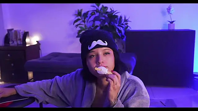 Snapshot of LorenRosse chatting on January 5, 5:51 am LorenRosse online show from January 5, 5:51 am