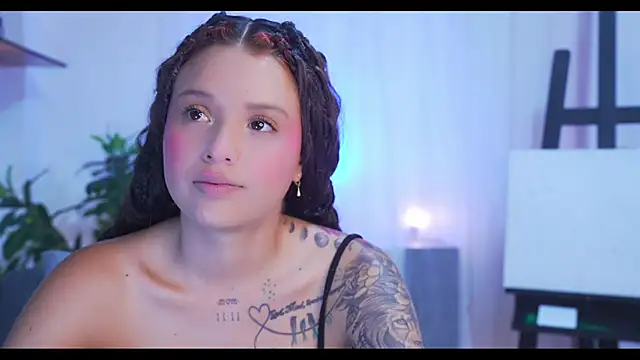 Snapshot of LorenRosse chatting on February 8, 11:55 pm LorenRosse online show from February 8, 11:55 pm