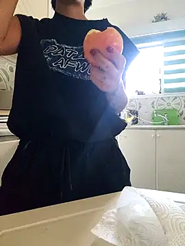 Snapshot of LorenRosse chatting on September 29, 4:17 am LorenRosse online show from September 29, 4:17 am