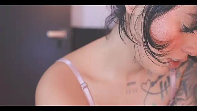 LorenRosse online show from February 7, 11:30 pm