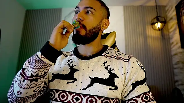 Snapshot of jaxon_colton chatting on December 20, 12:29 am jaxon colton online show from December 20, 12:29 am