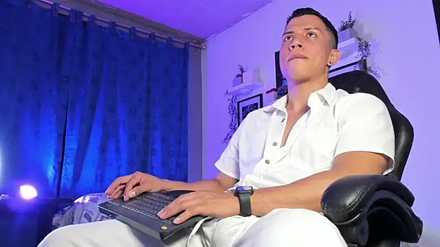 ThomsEvery  online show from December 1, 11:10 pm