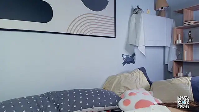 Snapshot of PollyBeev chatting on October 26, 7:25 am PollyBeev online show from October 26, 7:25 am