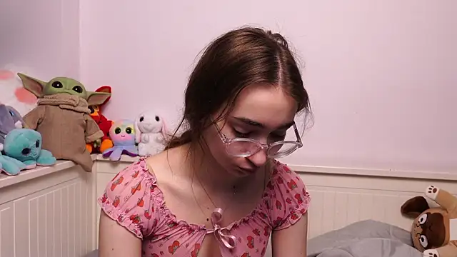 PollyBeev online show from May 12, 7:49 am