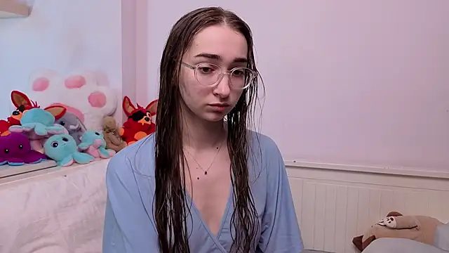 PollyBeev online show from June 7, 7:34 am
