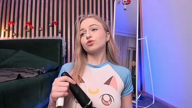 MiaMews online show from December 4, 3:10 pm