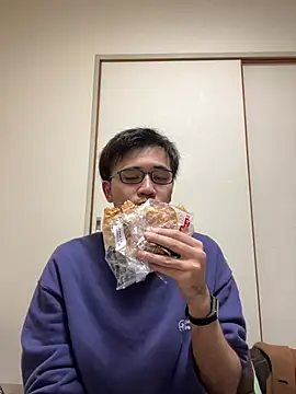 Snapshot of ryusei18570 chatting on March 3, 10:15 pm ryusei18570 online show from March 3, 10:15 pm