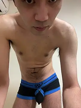 Snapshot of ryusei18570 chatting on April 3, 7:45 pm ryusei18570 online show from April 3, 7:45 pm