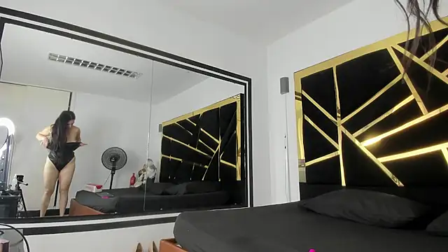 Giorgina Simons online show from December 11, 12:34 pm