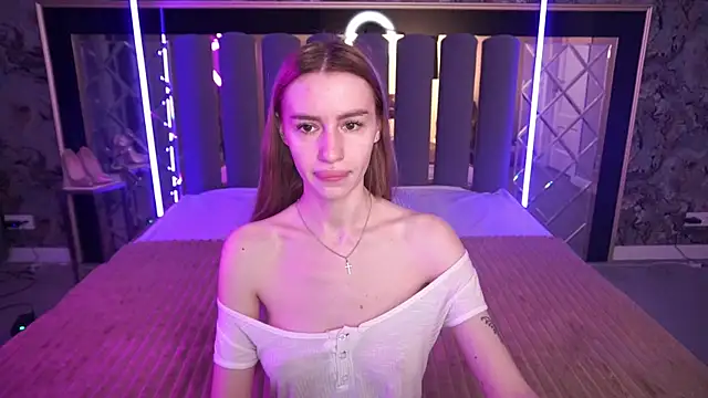 Snow WhiteeeX online show from May 18, 5:35 am