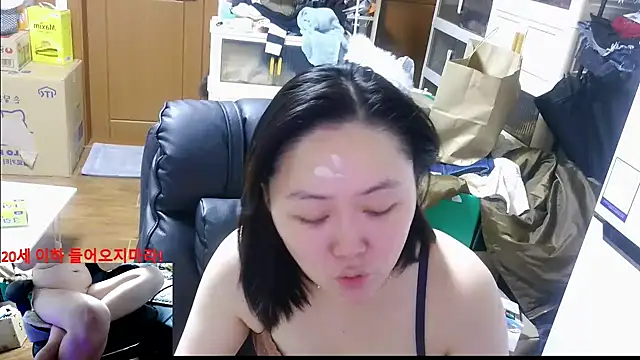 Snapshot of rami0428 chatting on January 5, 5:27 pm rami0428 online show from January 5, 5:27 pm