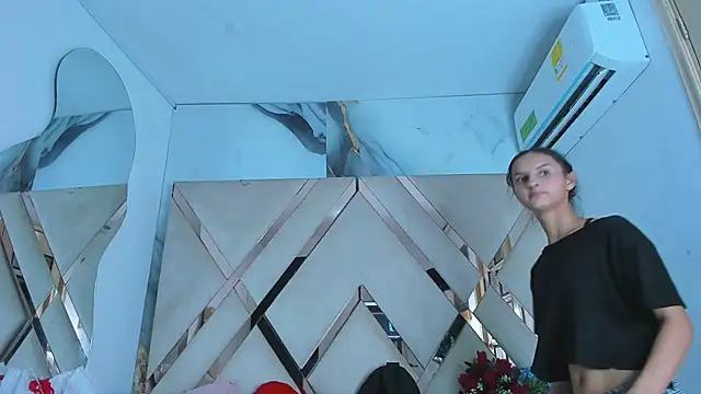 ninaht online show from September 9, 9:25 pm