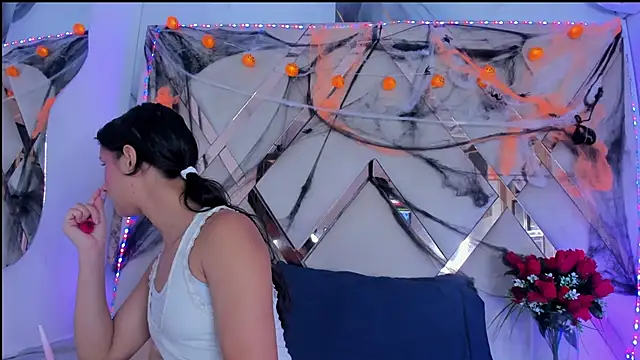 ninaht online show from October 27, 8:35 pm