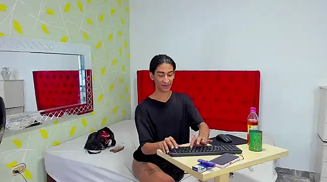 SofiaNaugthyxTS online show from December 24, 12:44 pm