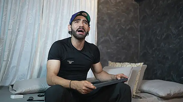 Austin bolt online show from December 24, 9:00 pm