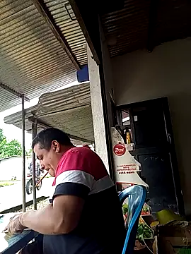 Snapshot of Pipuloc chatting on June 5, 2:23 pm Pipuloc online show from June 5, 2:23 pm