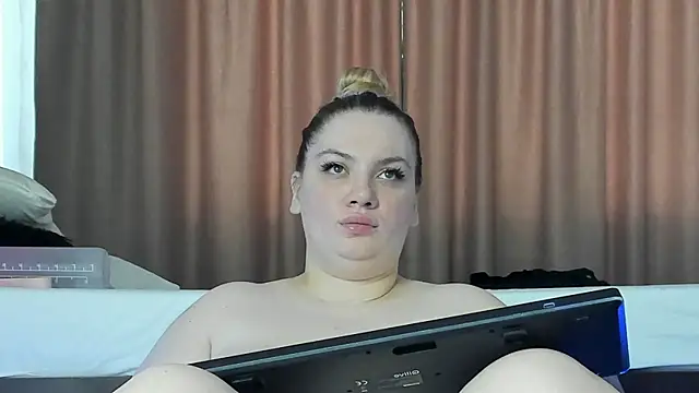 Snapshot of MelanieBrownn chatting on July 25, 6:55 am MelanieBrownn online show from July 25, 6:55 am