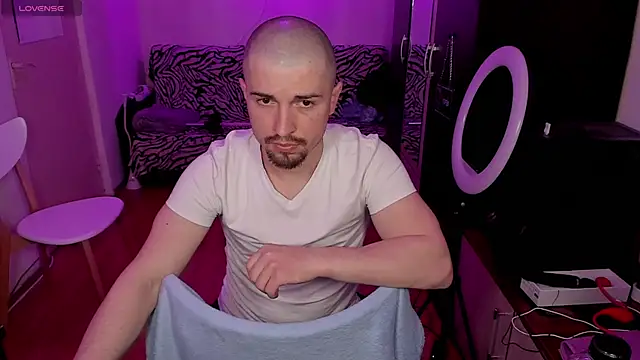 Snapshot of Michael_Wolfborn chatting on March 4, 3:04 pm Michael Wolfborn online show from March 4, 3:04 pm